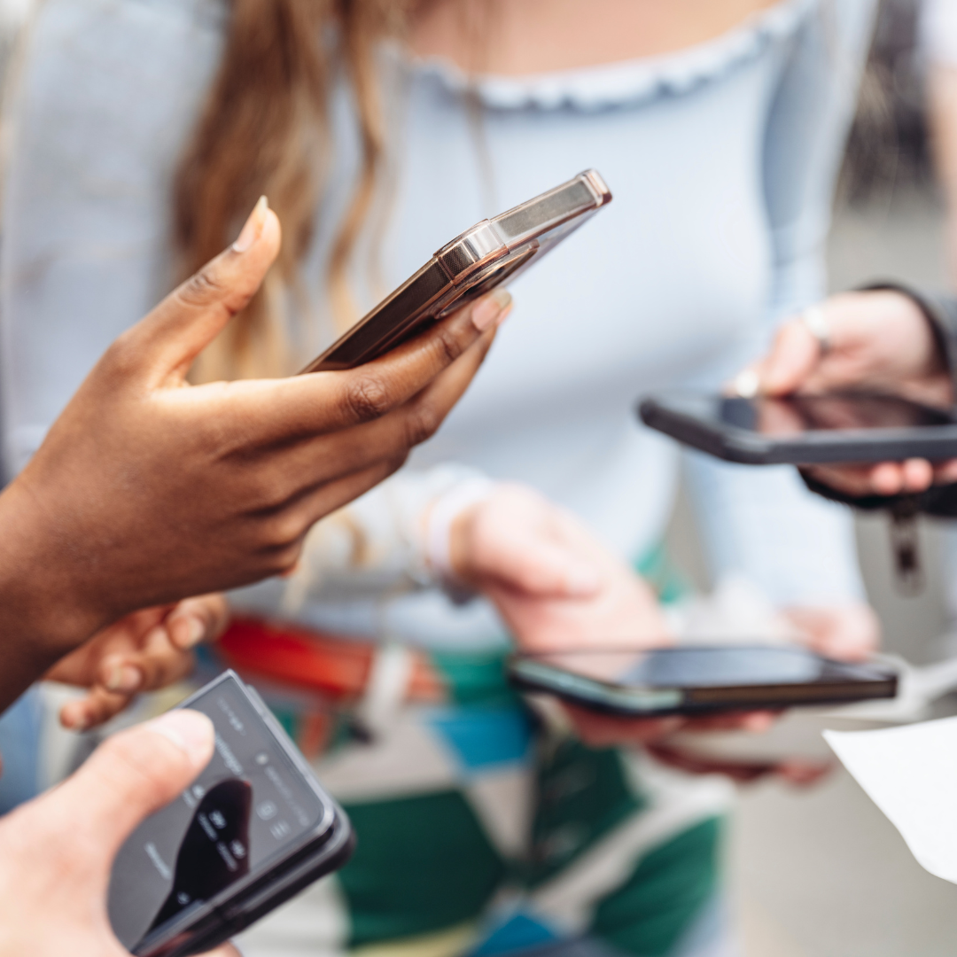 Why Is Everyone So Anxious? (And What’s Causing It in Today’s Wild World) 2 Social Media Comparisons